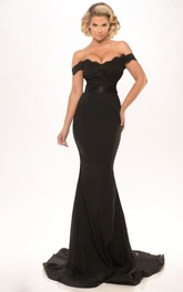 hot Off-the-shoulder Mermaid evening Gown With Appliques