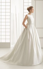 Sleeveless Graceful Gown With Decorative Bow At Back