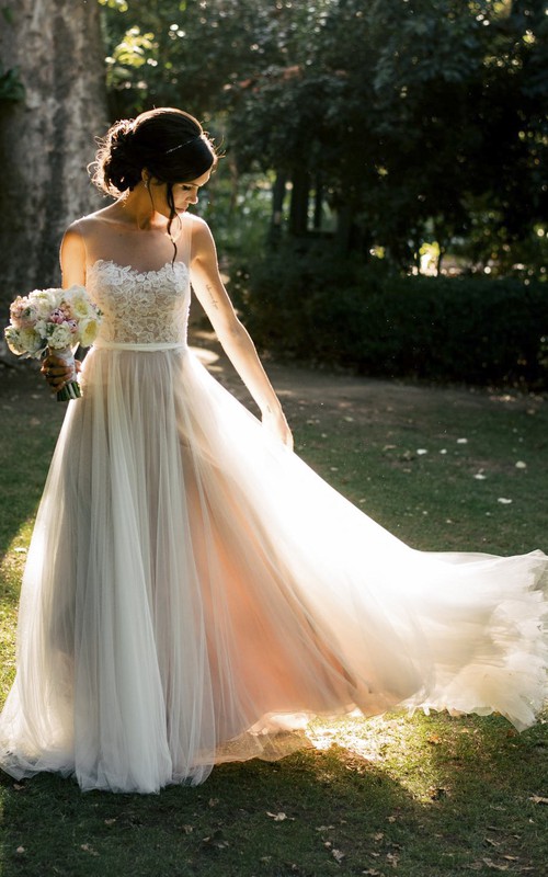 Ethereal Sleeveless Floor-length Lace Wedding Dress